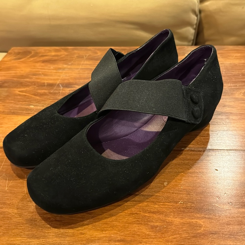 VanEli Black Leather Suede Pumps 9 1/2 M Asymmetrical Strap EXCELLENT Classic
